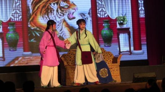 上海小梅花越剧团
